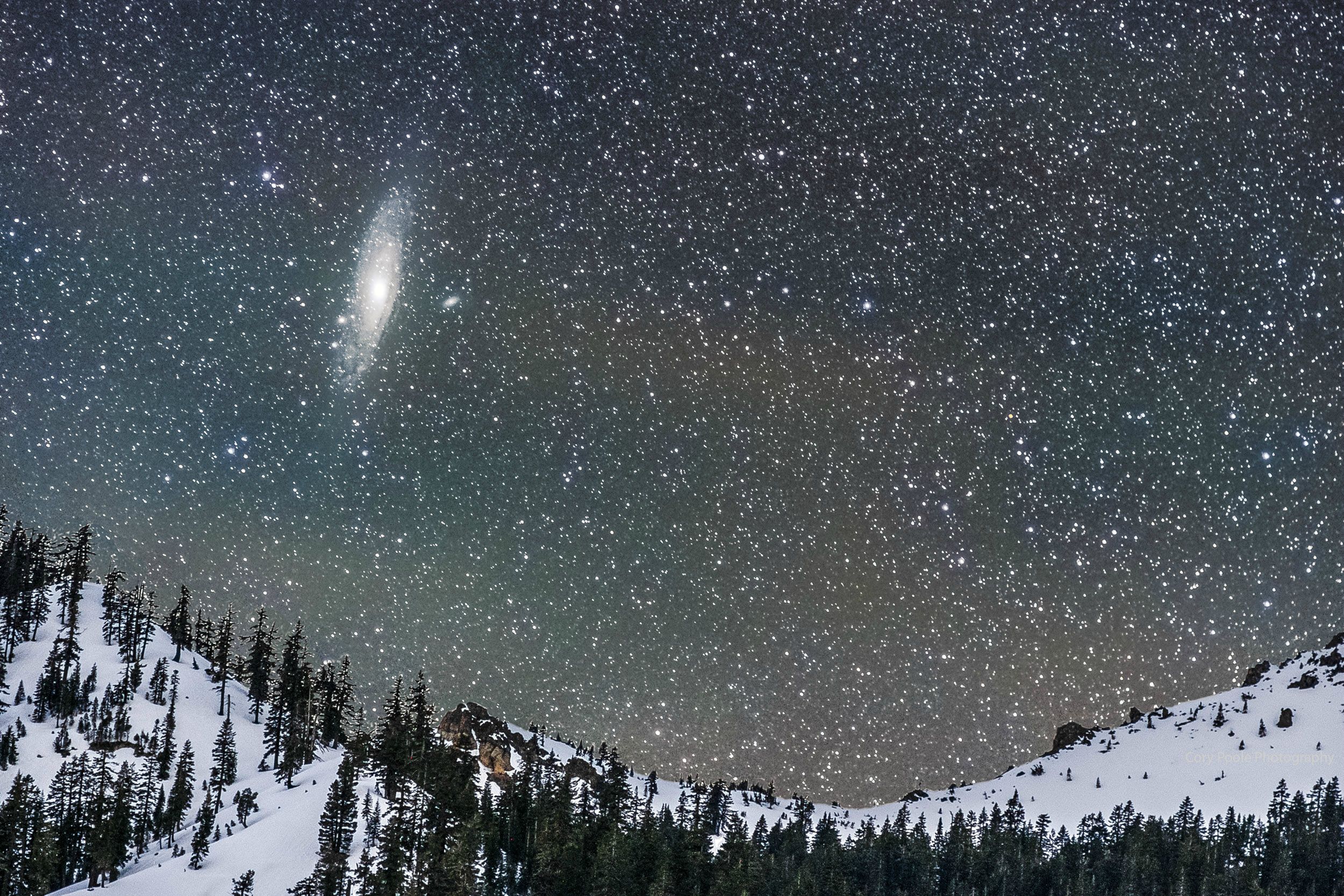 Откуда можно увидеть. Галактика Андромеды невооруженным глазом. Туманность Андромеды Галактика на небе. Андромеда Галактика на небе. Галактика Андромеда с земли.